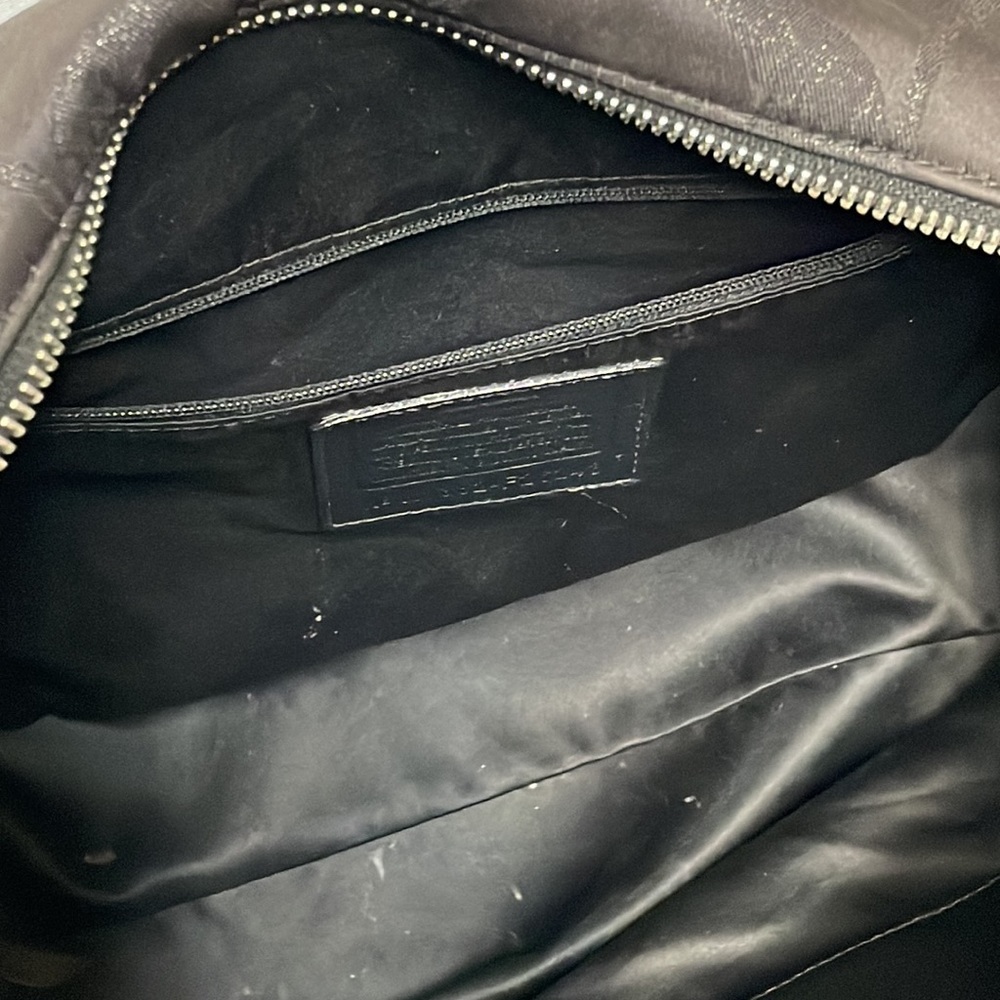 Coach hand/shorts bag. - Picture 10 of 14